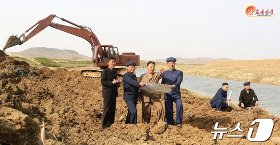 북한, 올해 농업 생산량 확대 위한 물길 확장공사 진행