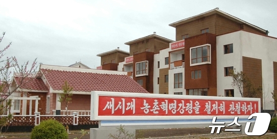 북한, 농촌 지역에 또 주택 건설…\