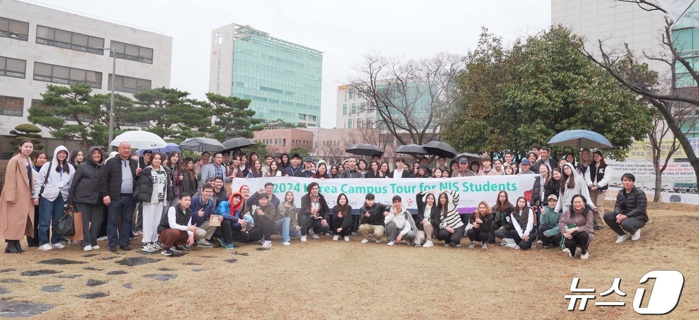 한국의 주요 대학 캠퍼스를 둘러본 카자흐스탄 나자르바예프 영재학교 교육여행&#40;문체부 제공&#41;