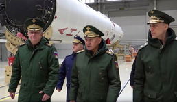 [사진] 플레세츠크 우주선 발사 기지 방문하는 쇼이구 국방