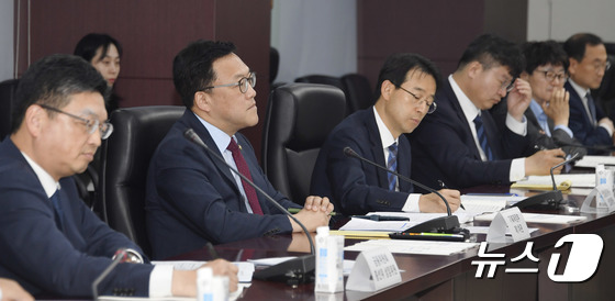 민관합동 ESG 정책협의회 주재하는 김병환 차관