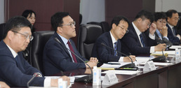 민관합동 ESG 정책협의회 주재하는 김병환 차관