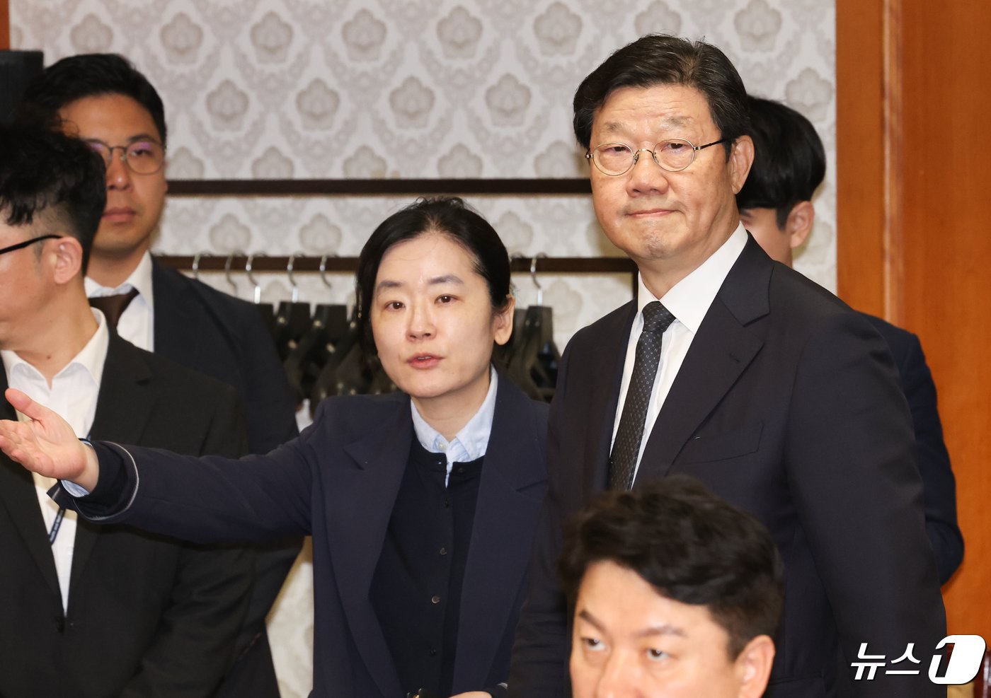 본문 이미지 - 노연홍 의료개혁특별위원회 위원장이 25일 서울 종로구 정부서울청사에서 열린 제1차 의료개혁특별위원회 회의에 참석하고 있다. 2024.4.25/뉴스1 ⓒ News1 허경 기자