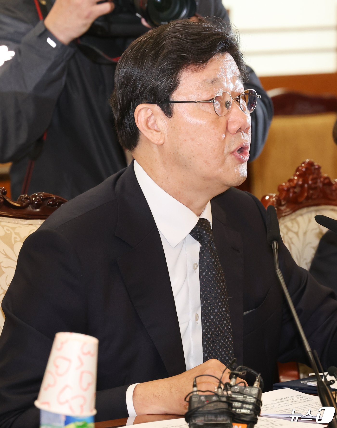 본문 이미지 - 노연홍 의료개혁특별위원회 위원장이 25일 서울 종로구 정부서울청사에서 열린 제1차 의료개혁특별위원회 회의에서 모두발언을 하고 있다. 2024.4.25/뉴스1 ⓒ News1 허경 기자