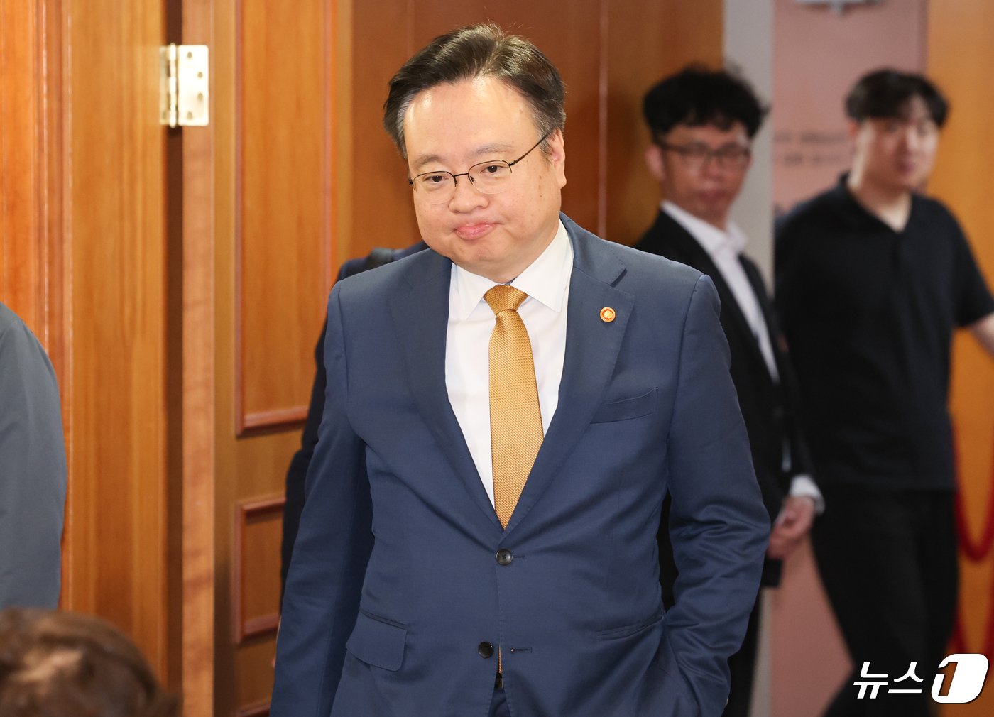 본문 이미지 - 조규홍 보건복지부 장관이 25일 서울 종로구 정부서울청사에서 열린 제1차 의료개혁특별위원회 회의에 참석하고 있다. 2024.4.25/뉴스1 ⓒ News1 허경 기자