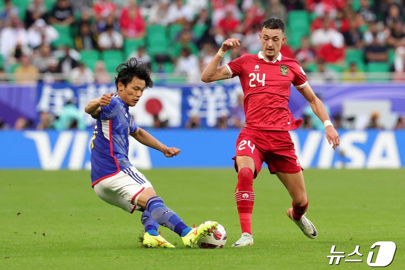 본문 이미지 - 2023 AFC 아시안컵에 출전했던 인도네시아 혼혈 선수 이바르 제너(오른쪽). ⓒ AFP=뉴스1