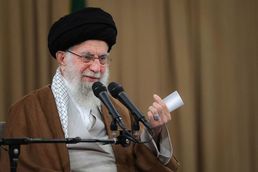 [사진] 노동자 모임서 연설하는 하메네이 이란 최고 지도자