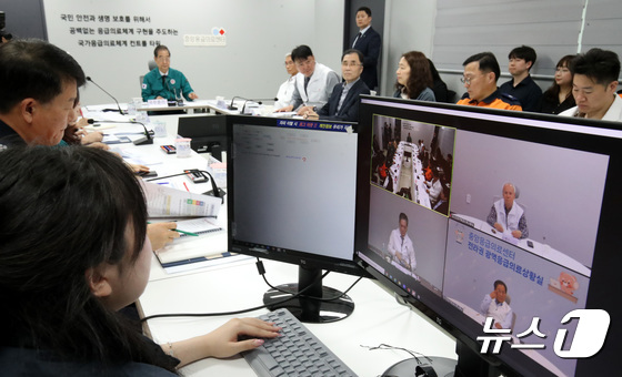충청권 광역응급의료상황실 점검하는 한덕수 총리