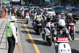'오토바이 행진' 나선 배달 노동자들