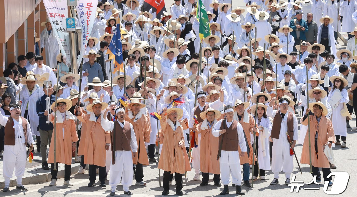 본문 이미지 - 제130주년 동학농민혁명 무장기포기념제 진격로 걷기(고창군 제공)2024.4.25/뉴스1