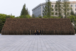 北김정은, 김일성군사대학 방문해 기념사진 촬영