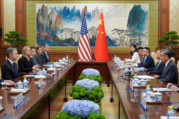[사진] 회담하는 블링컨 미국 국무와 왕이 중국 외교부장