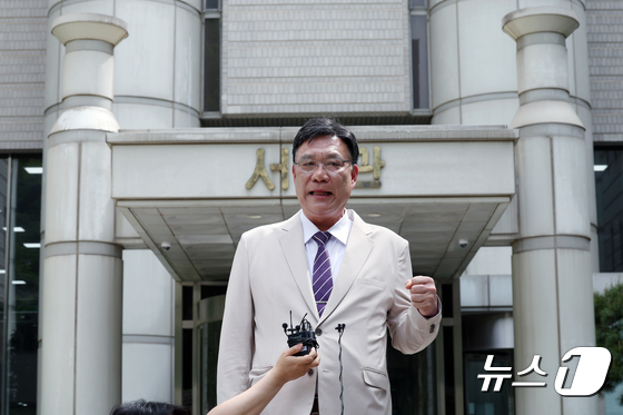 재판 관련 브리핑 나선 이병철 변호사
