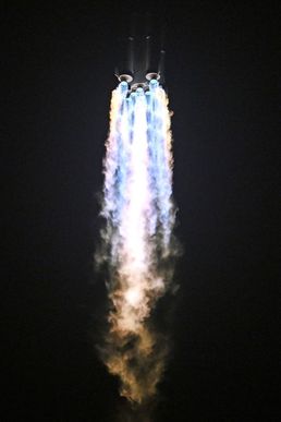 [사진] 우주로 향하는 중국 유인 우주선 '선저우 18호'