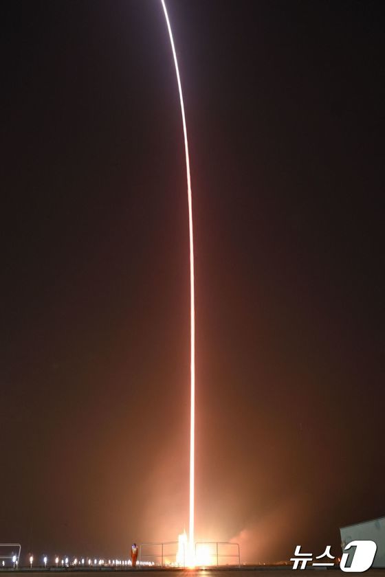 [사진] 성공적 발사되는 中 우주선 \'선저우 18호\'의 궤적