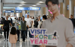 황금연휴 맞아 하나둘 한국 찾은 외국인 관광객들