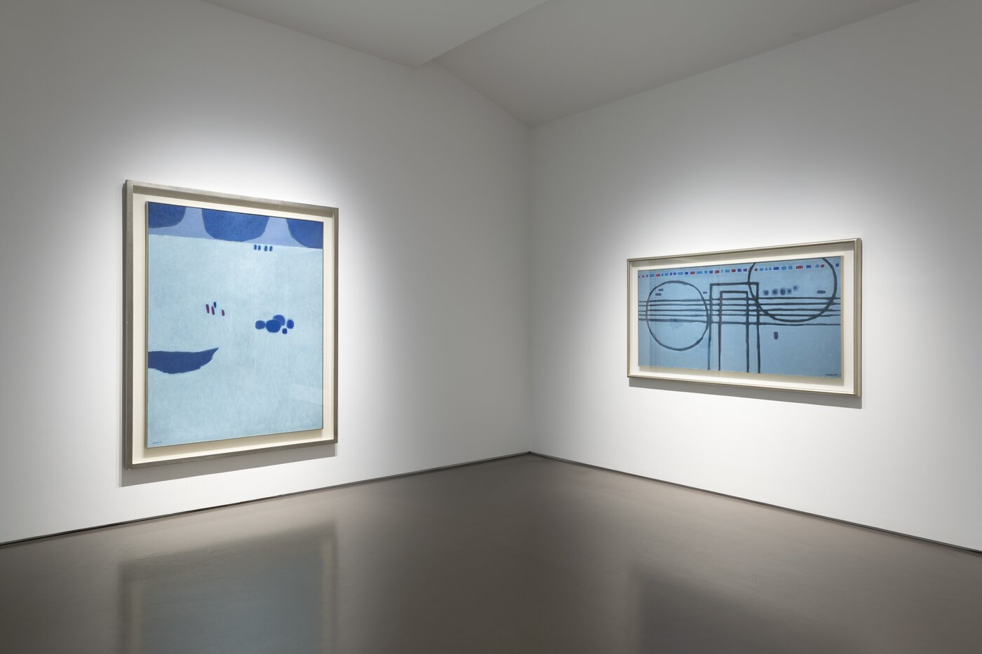 본문 이미지 - [현대화랑] 김환기, 유영국, 이성자 《한국추상미술의 선구자》 전시 전경.