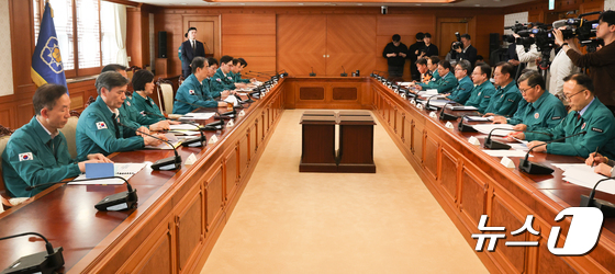 한덕수 총리, 의사집단행동 중대본 회의 주재