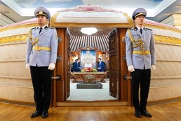[포토] 영 외무, 몽골 대통령 게르에서 환담