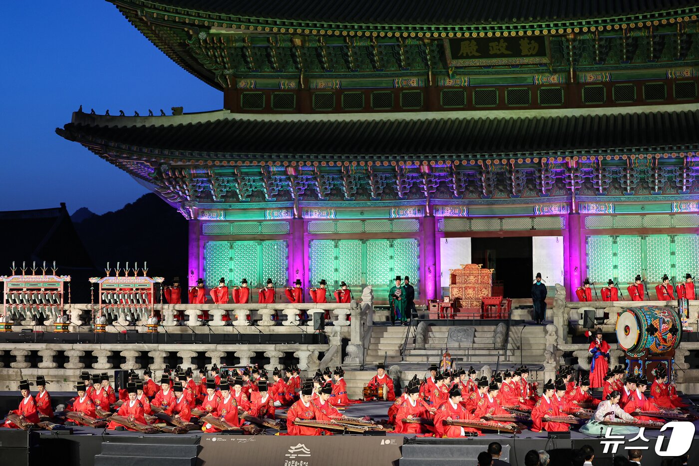 본문 이미지 -  제10회 궁중문화축전 개막제 공연. 2024.4.26/뉴스1 ⓒ News1 김도우 기자