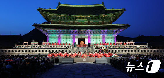 경복궁 근정전에서 펼쳐지는 궁중문화축전 개막제
