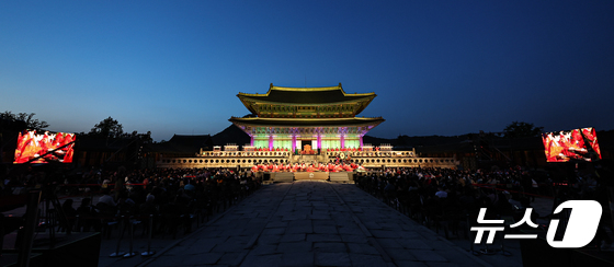 경복궁 근정전에서 펼쳐지는 궁중문화축전 개막제
