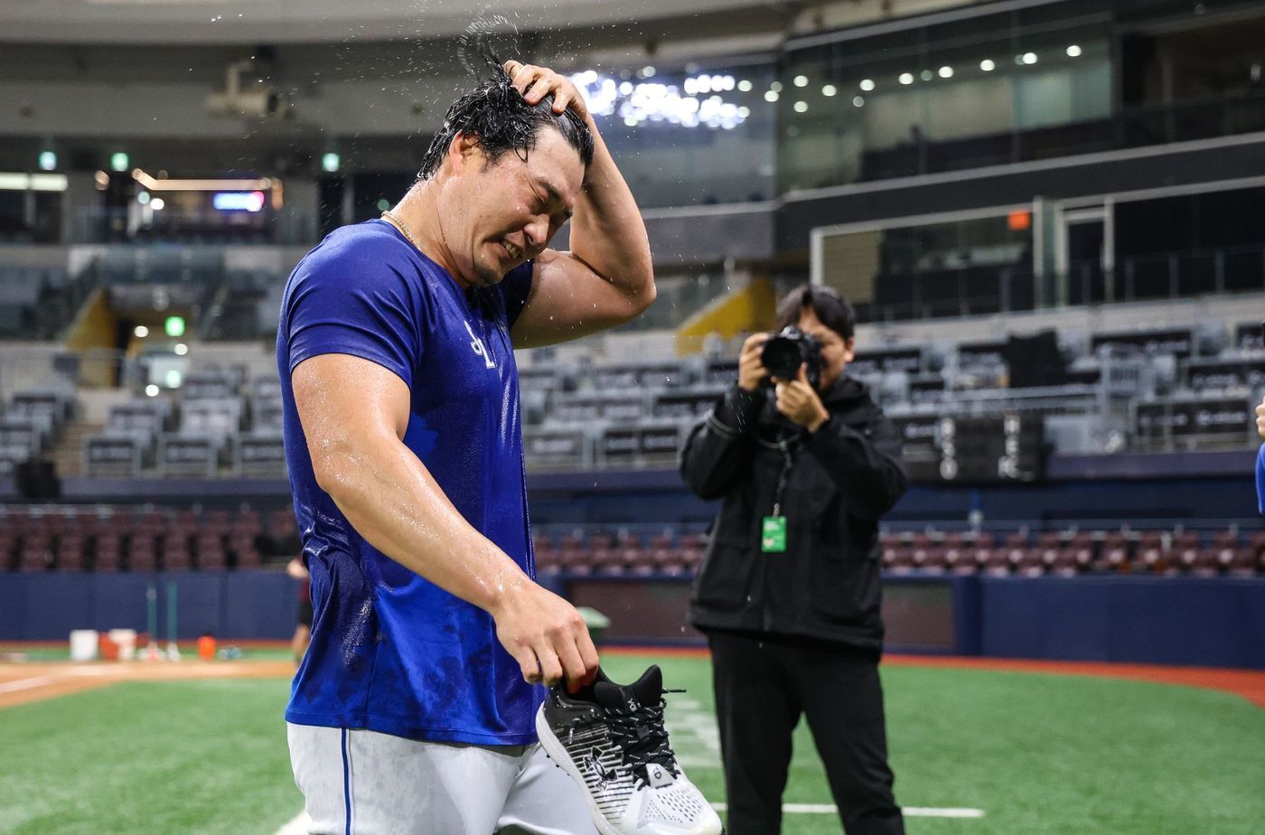 본문 이미지 - 삼성 라이온즈 투수 오승환이 26일 KBO리그 고척 키움 히어로즈전에서 통산 408세이브를 작성, 아시아 단일 리그 최다세이브 기록을 세웠다. (삼성 라이온즈 제공)