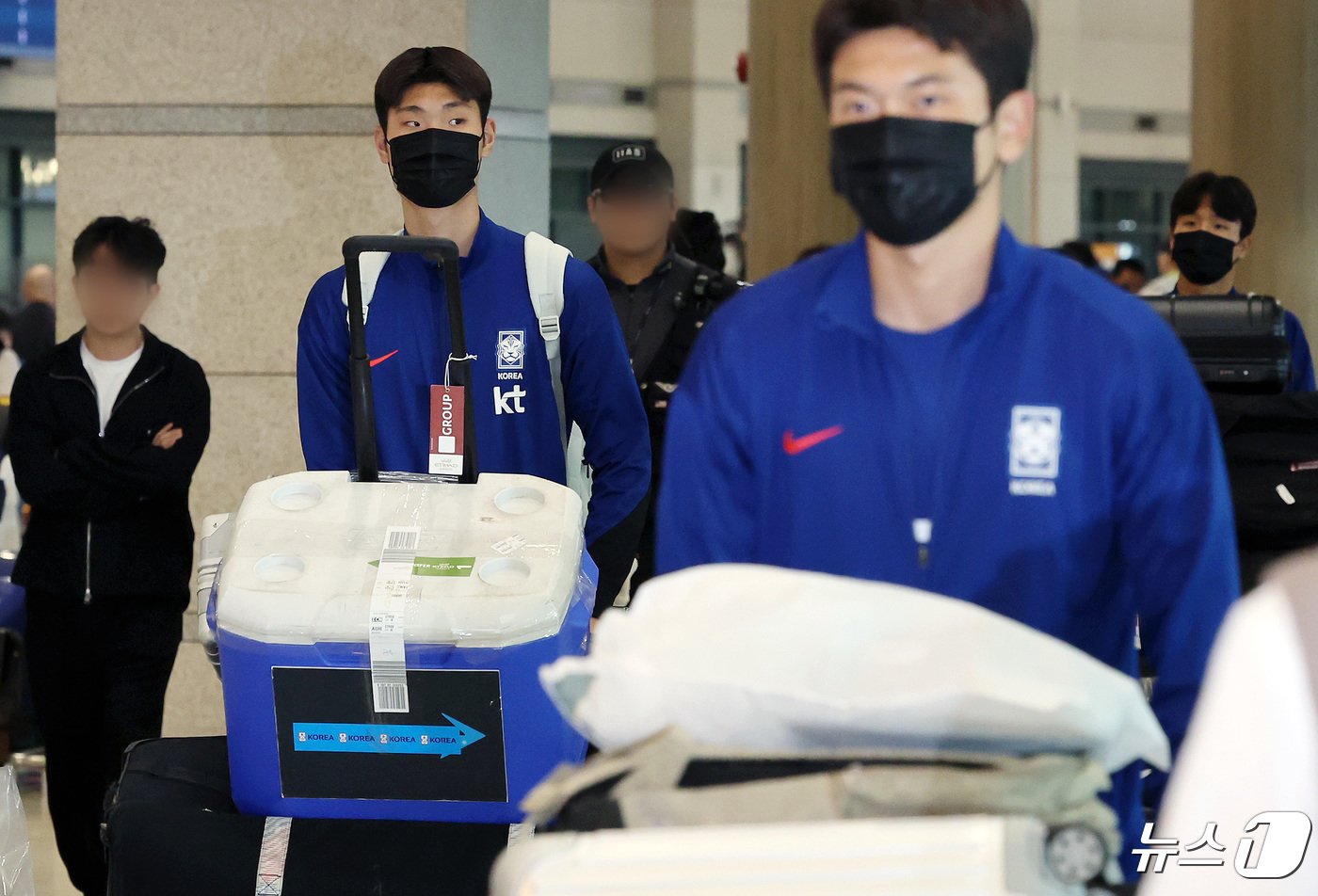 U-23 대한민국 축구 국가대표팀 이영준을 비롯한 선수들이 27일 오후 인천국제공항을 통해 귀국하고 있다. 2024.4.27/뉴스1 ⓒ News1 이동해 기자