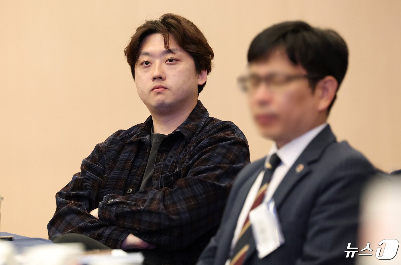 본문 이미지 - 박단 대한전공의협의회 비상대책위원장이 28일 서울 서초구 더케이호텔에서 열린 대한의사협회 제76차 정기대의원총회에 자리하고 있다. 2024.4.28/뉴스1 ⓒ News1 김성진 기자