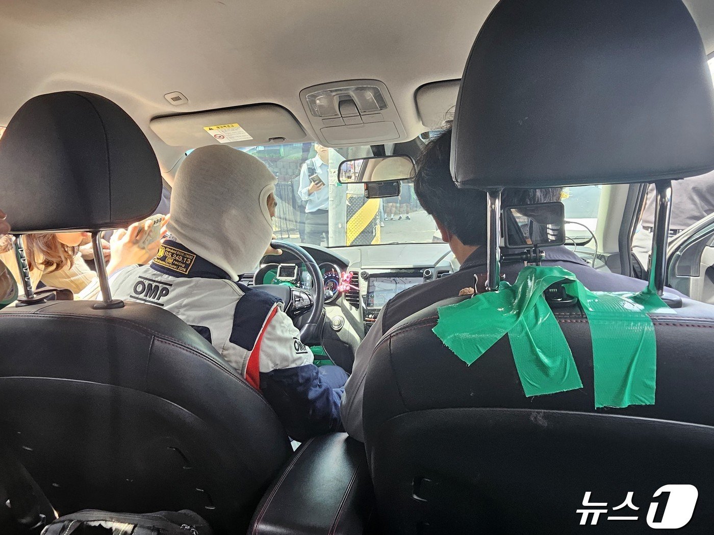 본문 이미지 - 차량 결함에 의한 급발진 여부 밝힐 '재연 시험' 준비하는 운전자와 제조자 측.2024.4.19/뉴스1 한귀섭 기자