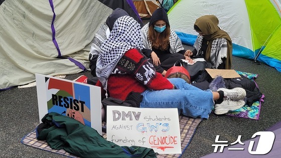 텐트 농성 지지하는 친팔레스타인 시위대