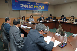 유인촌 장관, 지역예술인 현장간담회 참석