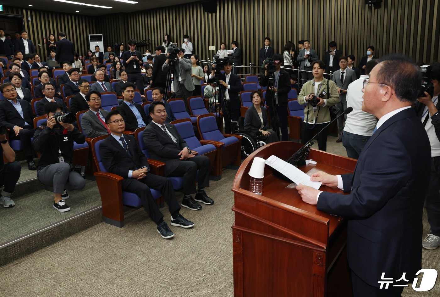 윤재옥 국민의힘 원내대표 겸 당 대표 권한대행이 29일 서울 여의도 국회에서 열린 제22대 국회의원 당선자총회에서 발언을 하고 있다. 2024.4.29/뉴스1 ⓒ News1 송원영 기자