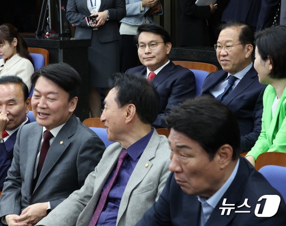 당선자총회 참석한 윤상현·권영세·안철수