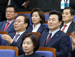 당선자총회 참석한 나경원·박대출
