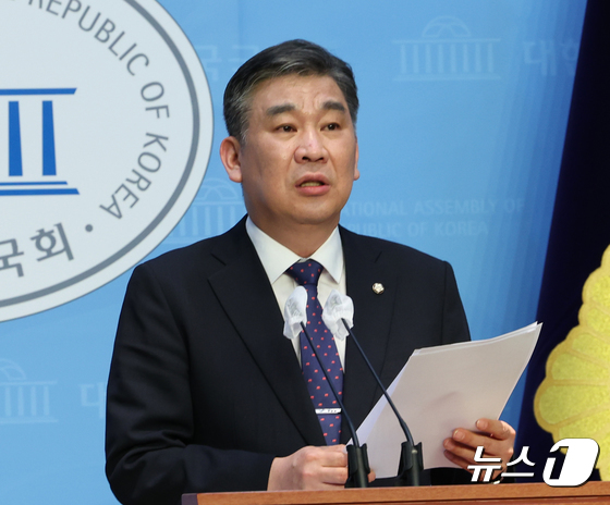 민생회복지원금 관련 기자회견하는 최승재