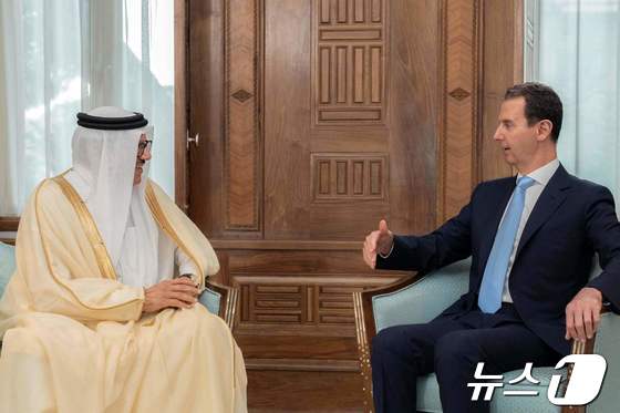 [사진] 바레인 외무 만나는 바샤르 알아사드 시리아 대통령