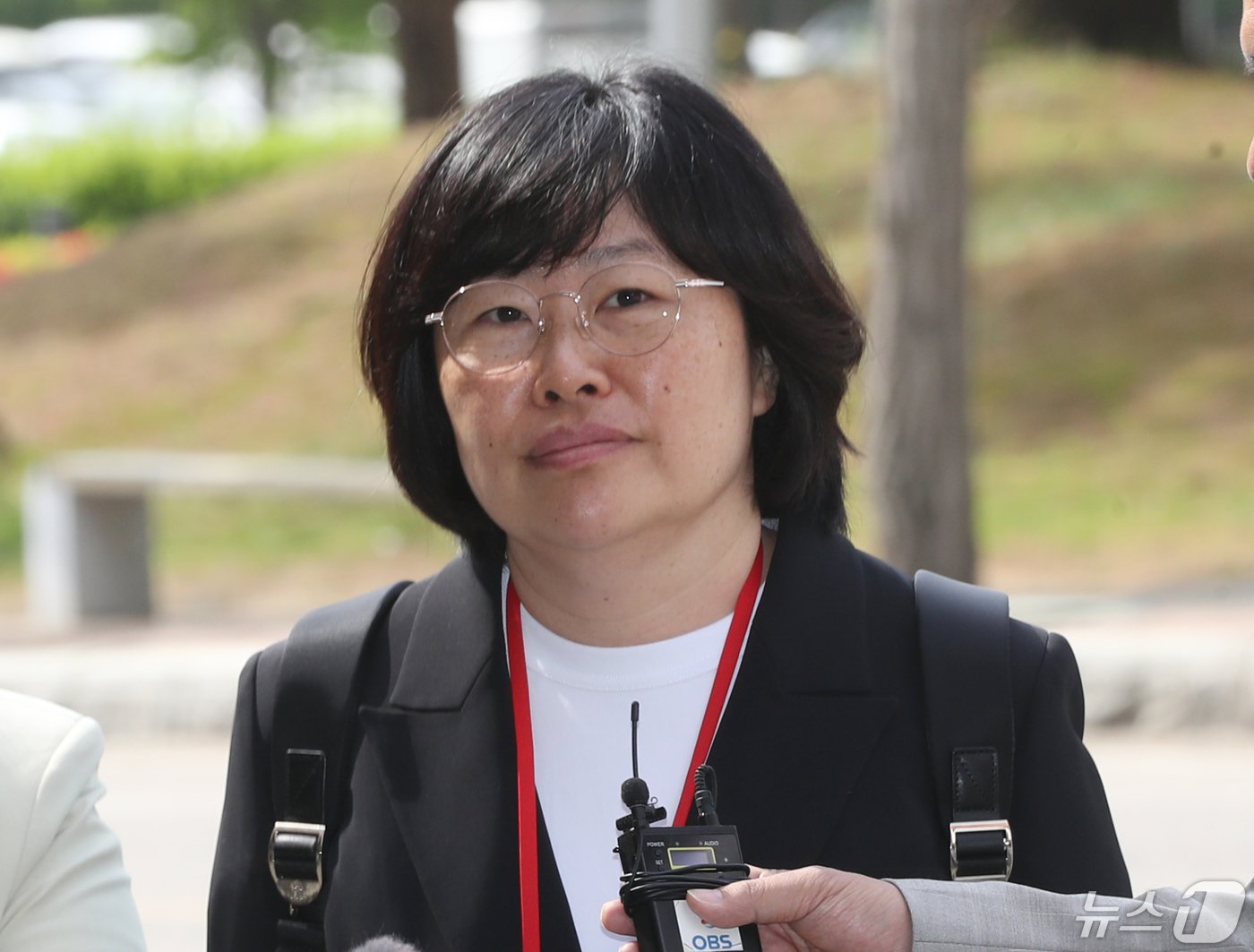 본문 이미지 - 유재은 국방부 법무관리관이 지난달 29일 '해병대 채 상병 사망사건 수사 외압 의혹' 관련 소환조사를 받기 위해 경기 과천시 고위공직자범죄수사처(공수처)에 출석했다. 2024.4.29/뉴스1 ⓒ News1 김영운 기자