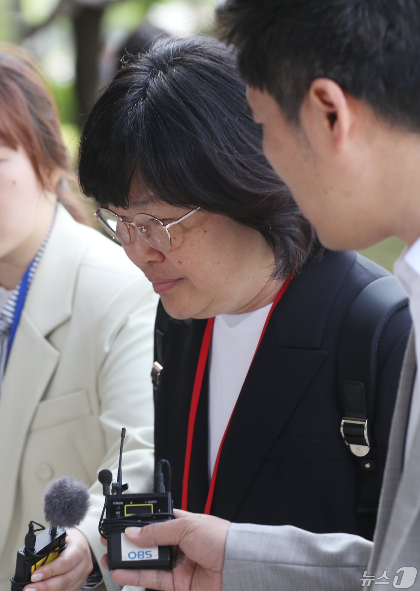 유재은 국방부 법무관리관이 29일 오전 &#39;해병대 채 상병 사망사건 수사 외압 의혹&#39; 관련 소환조사를 받기위해 경기 과천시 고위공직자범죄수사처&#40;공수처&#41;에 출석하고 있다. 2024.4.29/뉴스1 ⓒ News1 김영운 기자