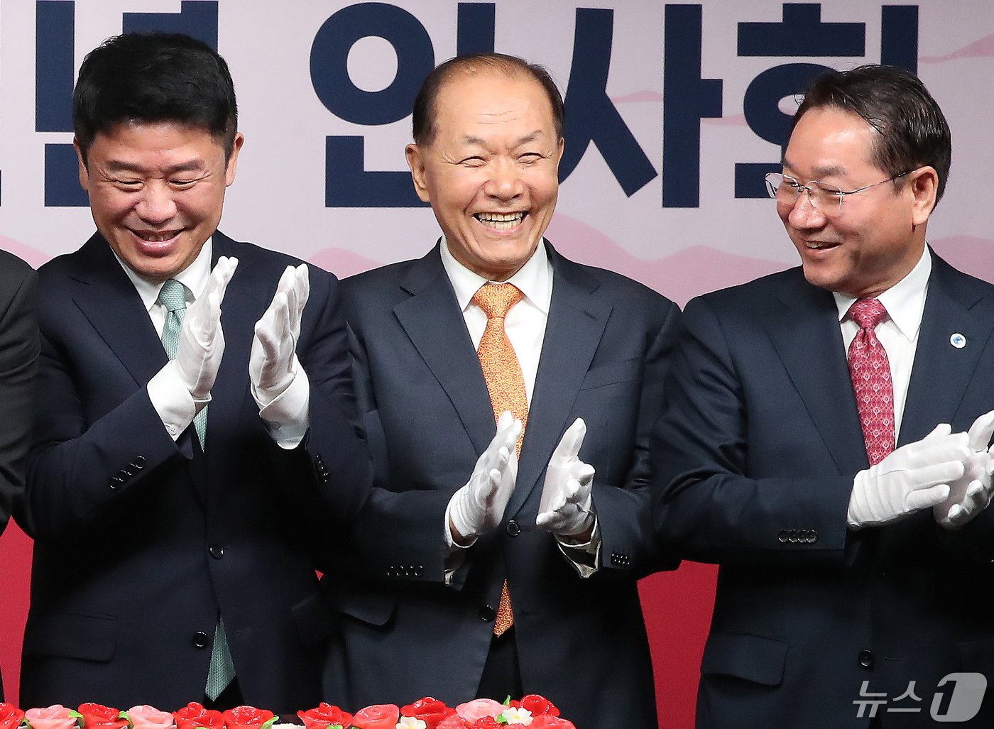 본문 이미지 - 황우여 전 새누리당(국민의힘 전신)대표가 1일 오전 서울 여의도 국민의힘 중앙당사에서 열린 2024년 신년인사회에 참석하고 있다. 2024.1.1/뉴스1 ⓒ News1 임세영 기자