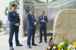 호주 한국전 참전 기념비 찾은 조태열 외교장관