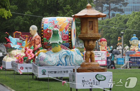 봄비 내리는 부산 송상현광장