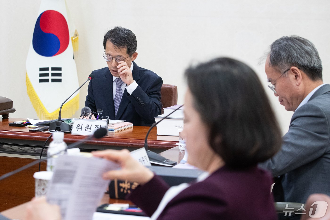 본문 이미지 - 이상원 대법원 양형위원장이 29일 서울 서초구 대법원에서 열린 양형위원회 제131차 회의를 주재하고 있다.. 2024.4.29/뉴스1 ⓒ News1 유승관 기자