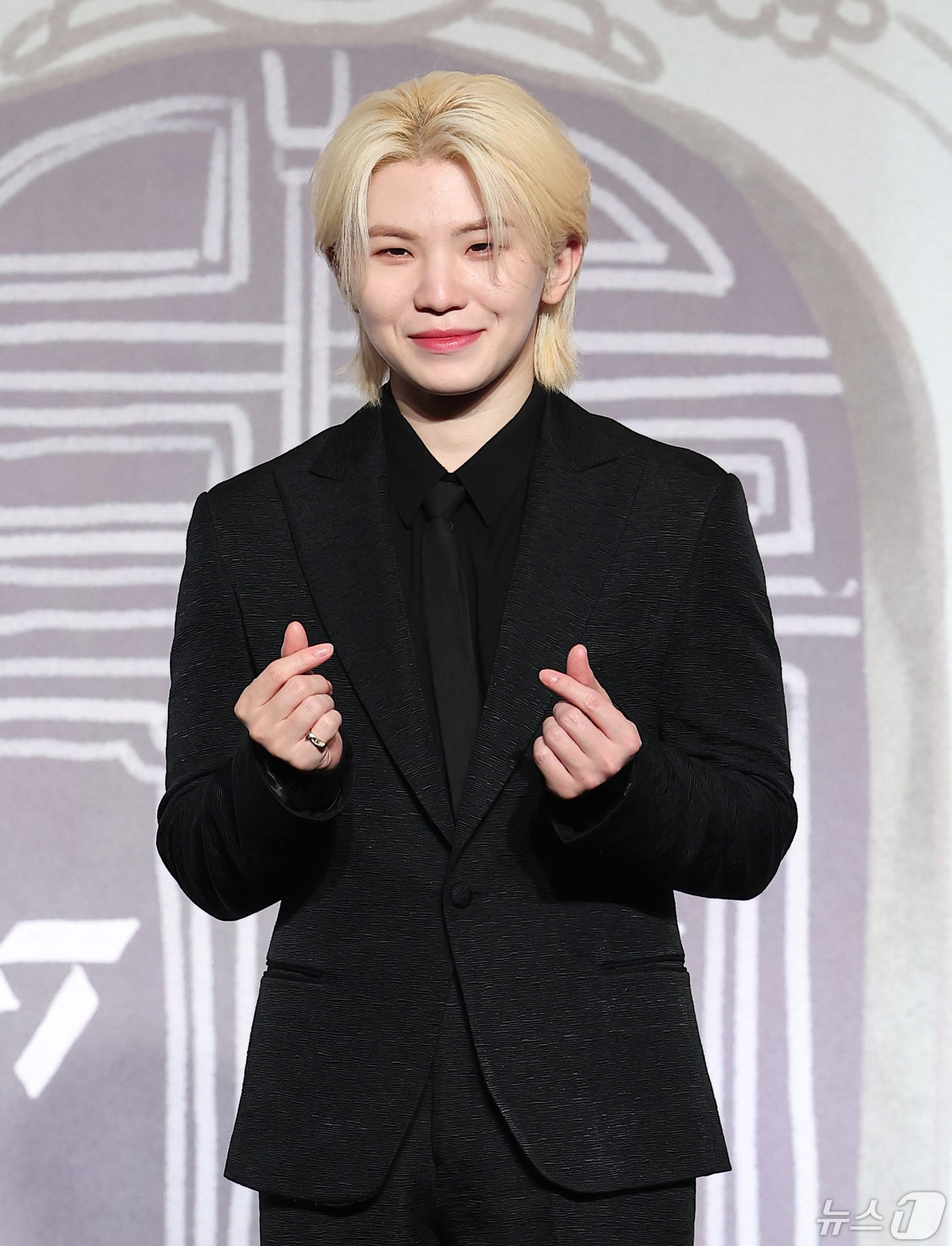 (서울=뉴스1) 김성진 기자 = 그룹 세븐틴 우지가 29일 서울 영등포구 여의도 콘래드 호텔에서 열린 세븐틴 베스트 앨범 '17 IS RIGHT HERE' 발매 기념 글로벌 기자간 …