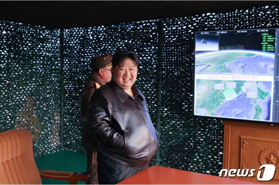 본문 이미지 - (평양 노동신문=뉴스1) = 북한이 신형 중장거리 극초음속 미사일 '화성호 -16나'의 첫 시험발사가 성공적으로 진행됐다고 3일 밝혔다. [국내에서만 사용가능. 재배포 금지. DB 금지. For Use Only in the Republic of Korea. Redistribution Prohibited] rodongphoto@news1.kr