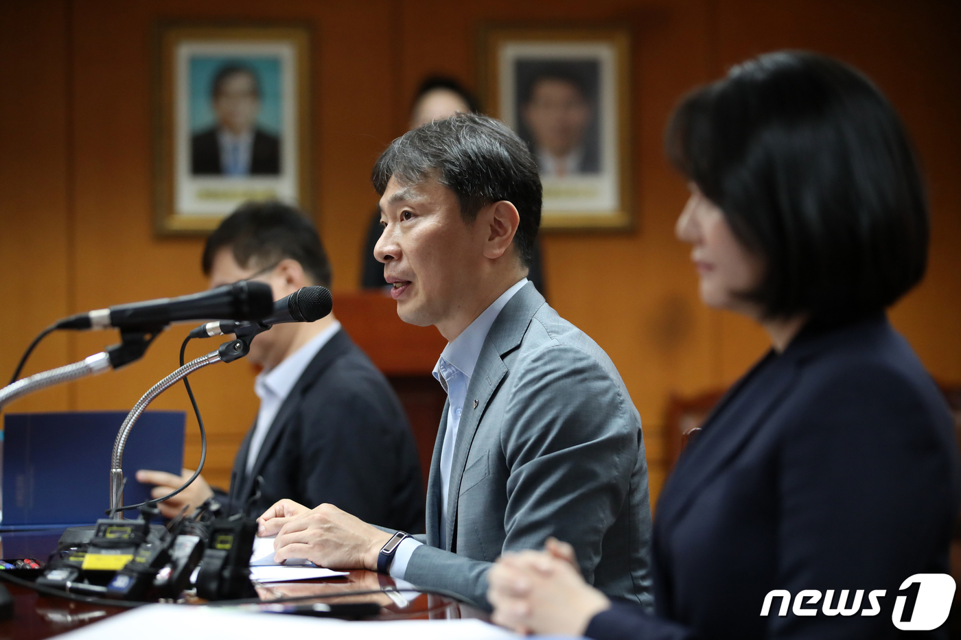 (서울=뉴스1) 이승배 기자 = 이복현 금융감독원장이 3일 서울 여의도 금융감독원에서 열린 디지털기술을 활용한 금융감독 업무 혁신 등을 위한 금융감독원-네이버 업무협약식에서 인사말 …