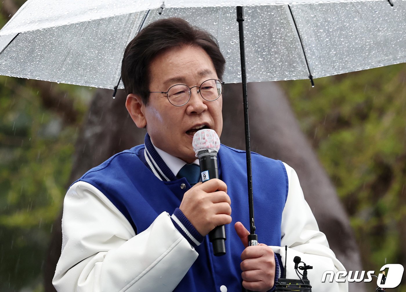 본문 이미지 - 이재명 더불어민주당 대표 겸 상임선대위원장이 3일 오후 경남 창원시 성산구 일대에서 허성무 후보 지원유세를 하고 있다. 2024.4.3/뉴스1 ⓒ News1 구윤성 기자