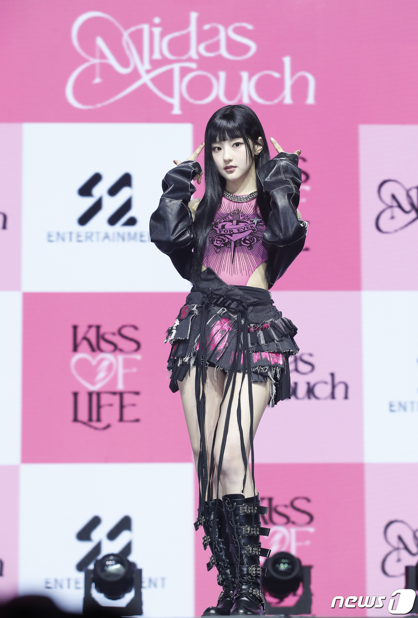 (서울=뉴스1) 권현진 기자 = 그룹 키스오브라이프(KISS OF LIFE) 하늘이 3일 오후 서울 광진구 예스24라이브홀에서 가진 싱글 1집 ‘마이다스 터치(Midas Touch …