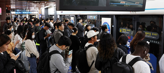 조국 "이번 추경에 '출퇴근 대중교통 무료화' 지원 사업 넣을 것 제안"