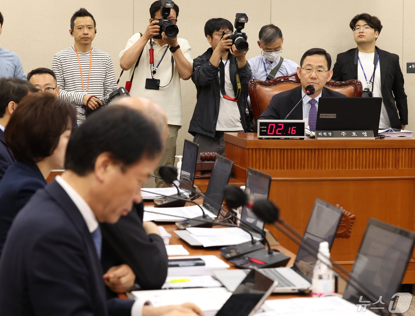 주호영 국회 연금개혁특위 위원장이 30일 서울 여의도 국회에서 열린 연금개혁특별위원회 전체회의에서 발언을 하고 있다. 2024.4.30/뉴스1 ⓒ News1 송원영 기자